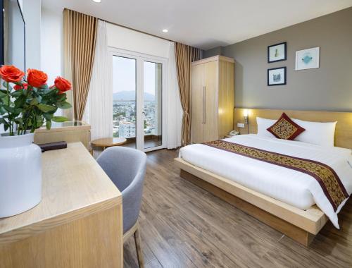 Postel nebo postele na pokoji v ubytování Gibson Hotel Nha Trang