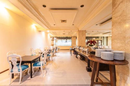 Posezení v ubytování Adika Hotel Bahtera