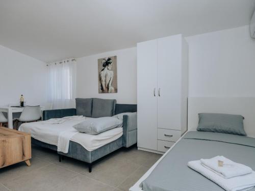 Apartments Milivojevic tesisinde bir odada yatak veya yataklar
