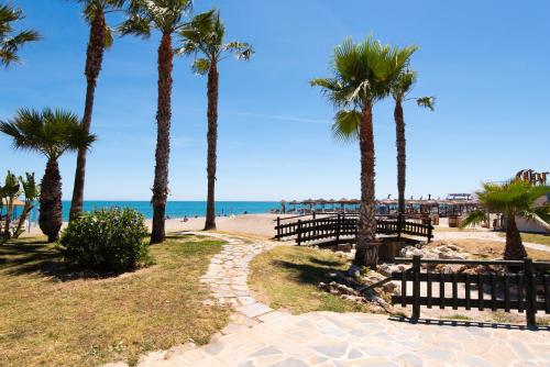 Bajondillo Beach, large LOFT with INTENSE SUN