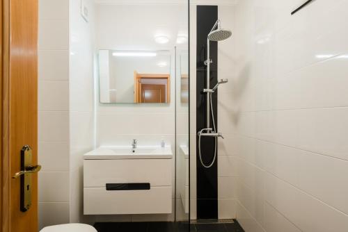 a bathroom with a sink and a shower at Quinta do Paiva - Jardins do Vale in Albufeira