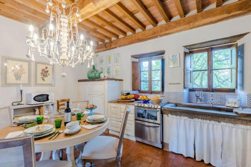 Gallery image of Casa Cassettari, Apartment with Garden and pool in Ghivizzano