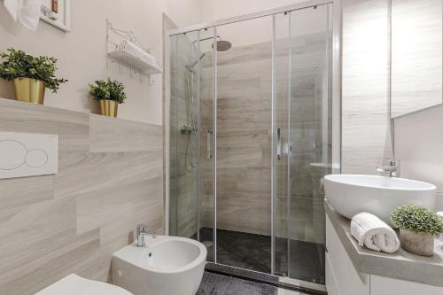 Koupelna v ubytování Villa Olivia: a New Luxury Villa with Garden Lucca