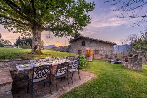Zahrada ubytování Grumo Farmhouse with Private Pool and View near Lucca
