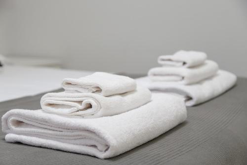 four towels lined up on a counter in a bathroom at Apartamento Anboto by Bilbaohost in Bilbao