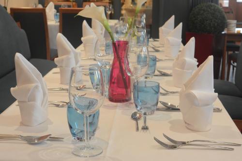 Un restaurante o sitio para comer en Atrium Hotel Krüger
