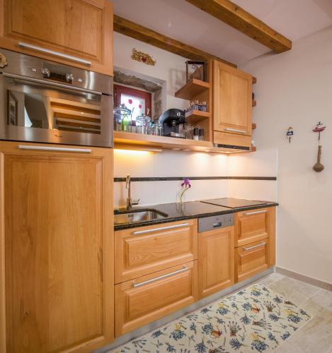Kuchyň nebo kuchyňský kout v ubytování Holiday Home Pitve