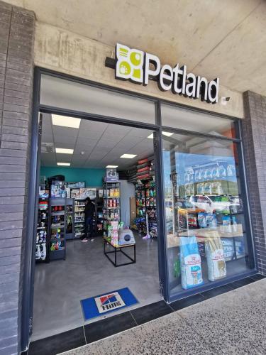 Supermarket nebo jiné obchody v  apartmánu nebo okolí