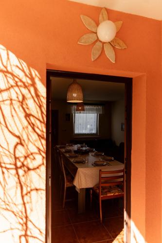 a dining room with a table and a ceiling fan at Casa Luana in Roč