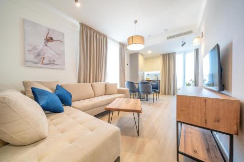 TV a/nebo společenská místnost v ubytování Invictus Hotel