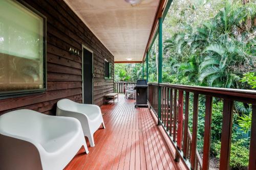 Un balcón o terraza de Merindah - Four-Bedroom Modern Pet-Friendly Home in Central Agnes Water
