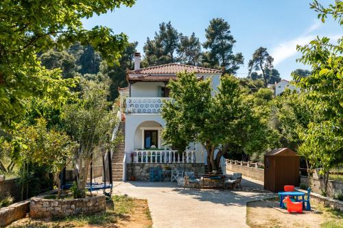 Estia B - Studios & Apartments