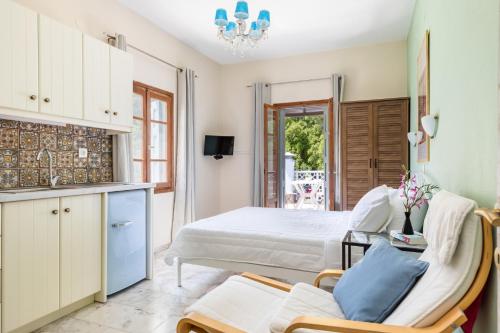 Estia B - Studios & Apartments