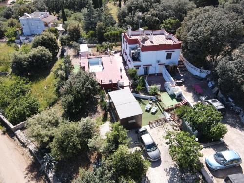eine Luftansicht eines Hauses mit Hof in der Unterkunft Le Dimore Del Sarto rooms in Polignano a Mare