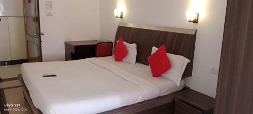 Posteľ alebo postele v izbe v ubytovaní Mount Heera Hotel-Alandur