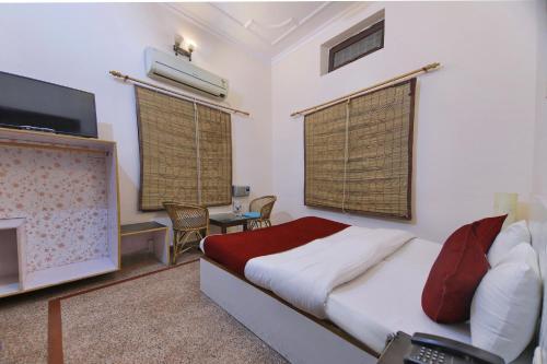 Gallery image of OYO Radhe Krishana Guest House in Narendranagar