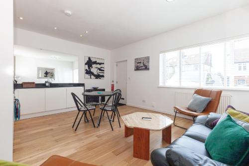 a living room with a couch and a table at 23A Wharton Road in Oxford