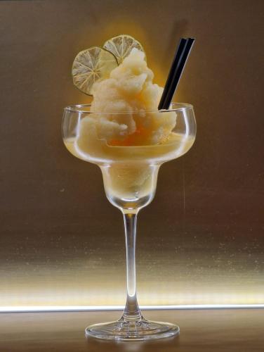 a drink in a glass with a lemon slice at Hotel Alcázar in Seville