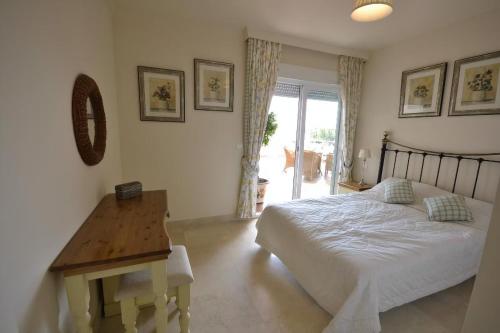 Stunning unobstructed 180 degree sea view apartment with 100 square meters terrace - Costa del Sol - Estepona