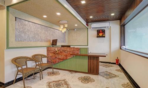 Μια τηλεόραση ή/και κέντρο ψυχαγωγίας στο Glitz Hotels Golden Birds - Mahape, Navi Mumbai