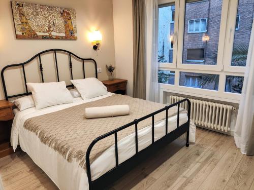 Ένα ή περισσότερα κρεβάτια σε δωμάτιο στο Moderno, luminoso y exterior en calle peatonal