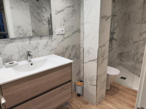 Ένα μπάνιο στο Moderno, luminoso y exterior en calle peatonal