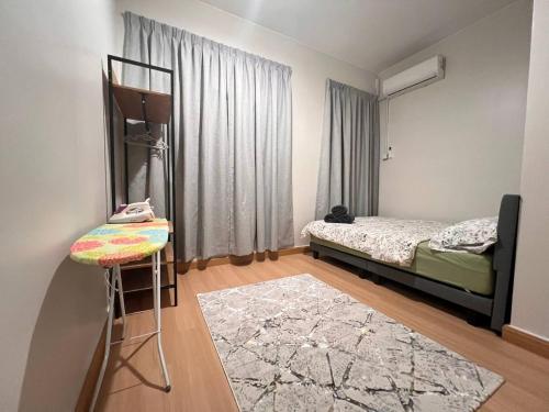 Ένα ή περισσότερα κρεβάτια σε δωμάτιο στο Camelia Place Youth City Nilai KLIA KLIA2