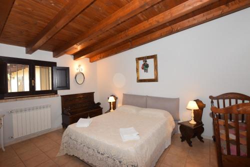 a bedroom with a bed in a room with wooden ceilings at Mythos Holidays & Events in Siracusa