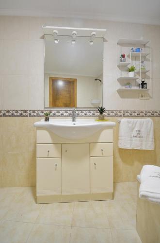 a bathroom with a sink and a mirror at GALIHOST - Casa da Sobreira in Meis