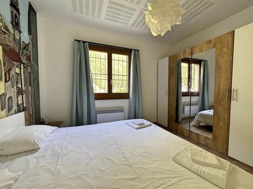 Легло или легла в стая в Cozy 3-bedroom house in picturesque valley