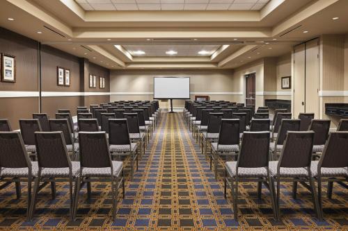 Der Geschäftsbereich oder Konferenzraum in der Unterkunft Sheraton Overland Park Hotel at the Convention Center