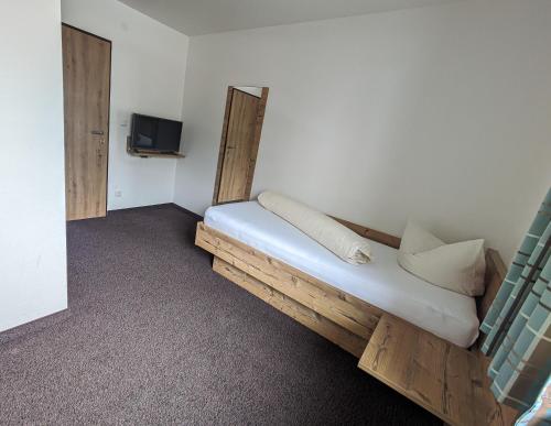 מיטה או מיטות בחדר ב-Hotel Forelle