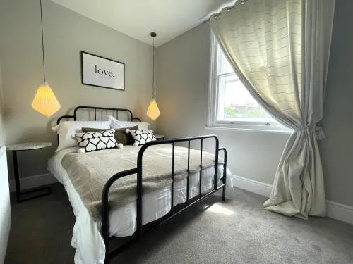 Secret Boutique Abode in Beautiful Clifton Village photo 1