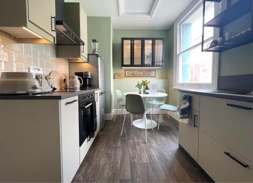 Secret Boutique Abode in Beautiful Clifton Village photo 3