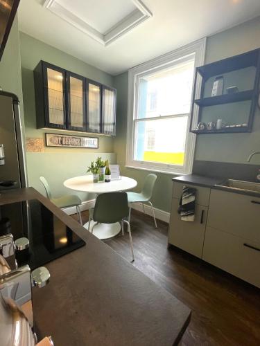 Secret Boutique Abode in Beautiful Clifton Village photo 7