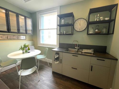 Secret Boutique Abode in Beautiful Clifton Village photo 11