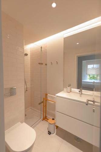 Modern 2BR Apartment with Garden & Pool