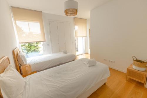 Modern 2BR Apartment with Garden & Pool