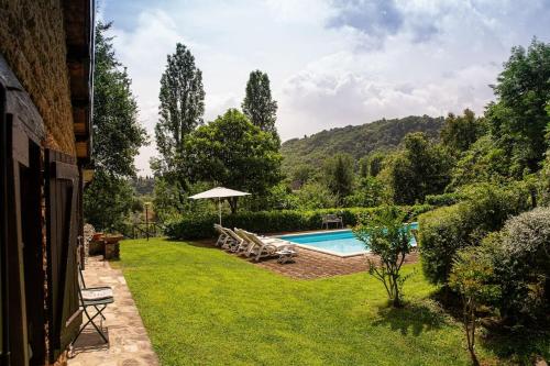 オルヴィエートにあるVilla Letizia with pool - 10 min drive to Orvieto townの庭園(スイミングプール付)