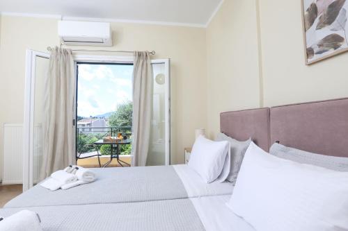 Postel nebo postele na pokoji v ubytování Smart Home Corfu