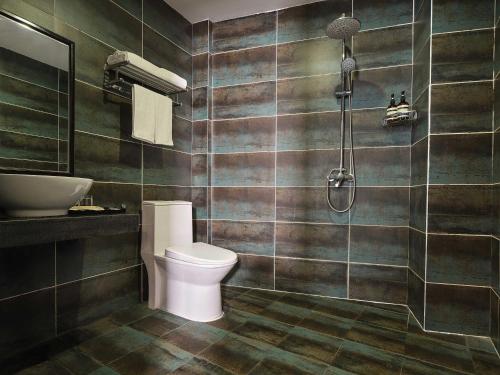 a bathroom with a toilet and a shower at Zhangjiajie Yeah Hostel in Zhangjiajie