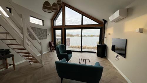 TV a/nebo společenská místnost v ubytování Studio Lakeview