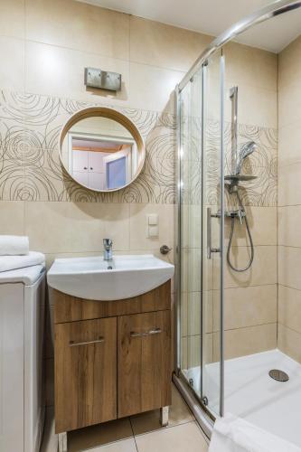 a bathroom with a sink and a shower at Apartament Regionalny Centrum in Zakopane