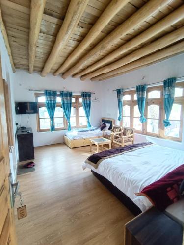 Ένα ή περισσότερα κρεβάτια σε δωμάτιο στο Himalayan Regal House