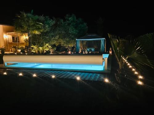 Πισίνα στο ή κοντά στο Villa near Geneva