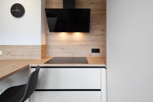 a room with a desk and a tv on a wall at Happy Place in Ilmenau