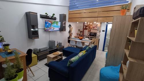 a living room with two blue couches and a kitchen at Nitro Inn 1 Premium Cozy - Wine Tasting - Souvenir - Art Gallery - Private Guided Tours - Relaxing - Romantic in Skopje