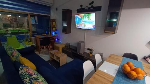 a living room with a couch and a table with oranges on it at Nitro Inn 1 Premium Cozy - Wine Tasting - Souvenir - Art Gallery - Private Guided Tours - Relaxing - Romantic in Skopje
