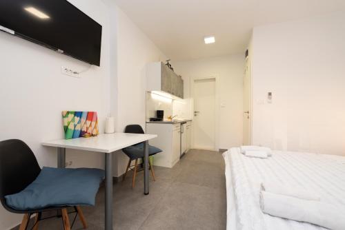 Twins Apartments