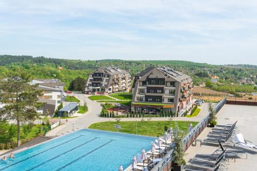 Bazén v ubytování Fruške Residences nebo v jeho okolí
